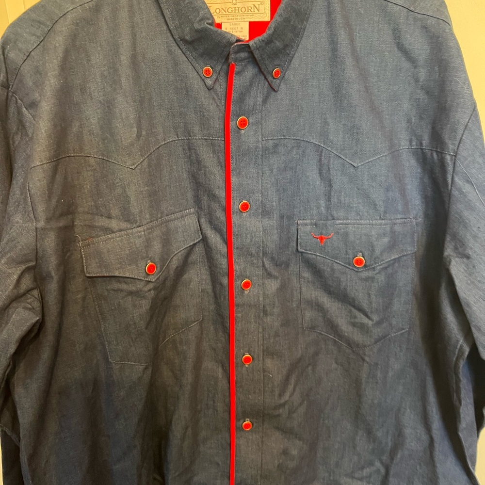 Great looking light weight denim western shirt.